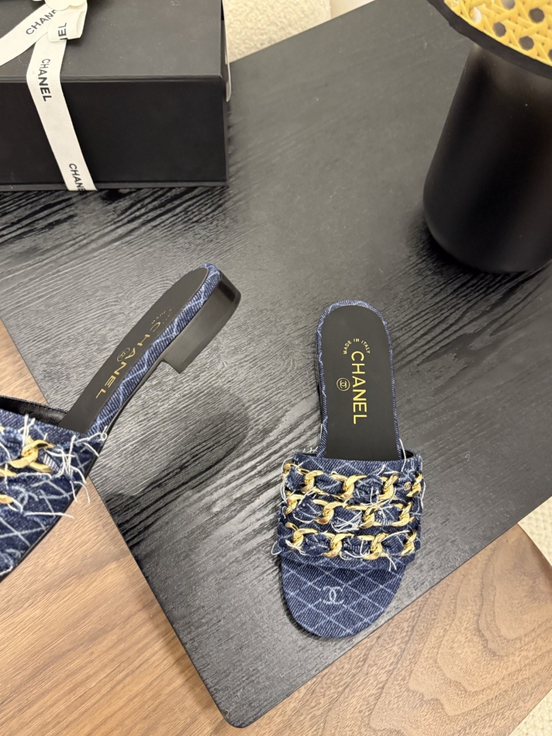 Ch**el slippers